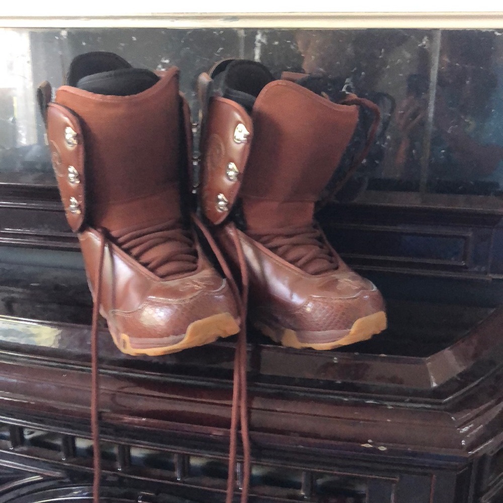 New Forum snowboard boots women’s size 10, fit like 9.5